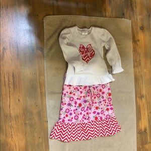 Heart appliqué outfit
